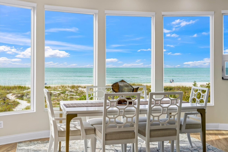 Room 3, 180 Degree Ocean Views Direct Access to Holmes Beach, Manatee