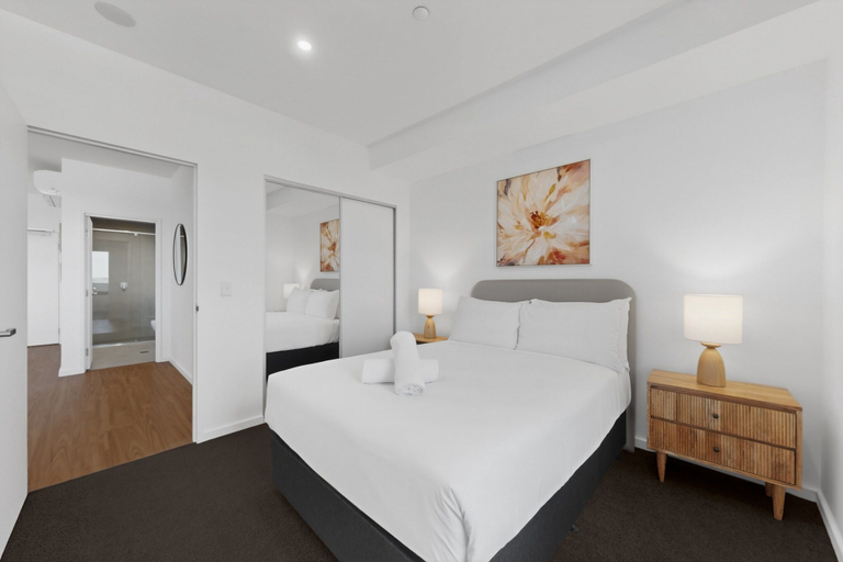 Room 2, Stylish New Apartment in Cannington with Parking, Perth