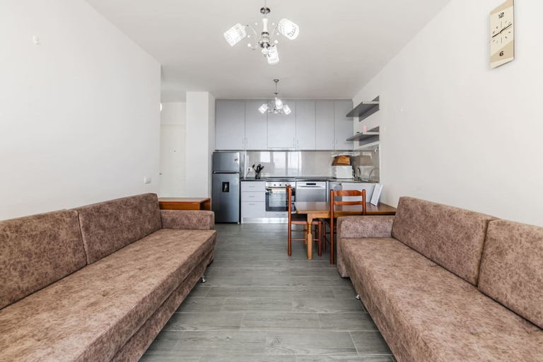 Room 4, Beachfront Apartment With Pool Access, Lezhës