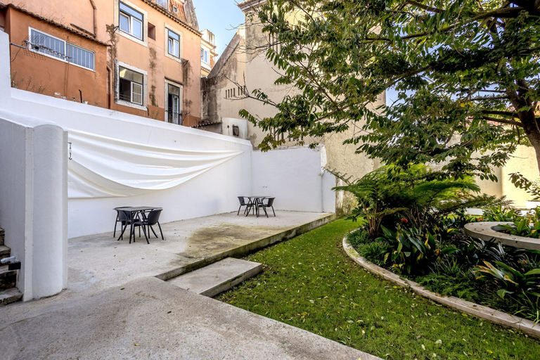 Outdoor dining, Bairro Alto Garden View II by Homing, Lisbon