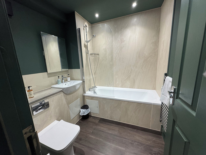 Bathroom 4, Moorhill House Hotel, Hampshire