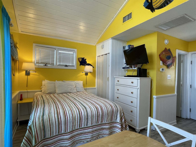 Room 4, 22 Sea Therapy Condo, Dare