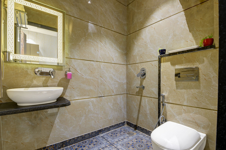 Bathroom 5, Hotel Byland inn, Delhi