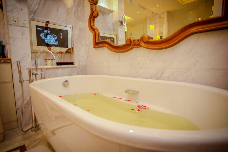 Bathroom, Haoyikang Hotel, Huizhou