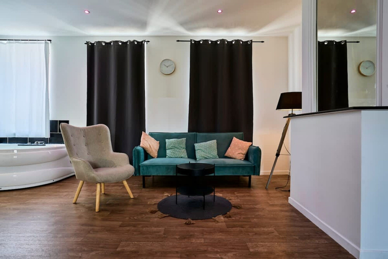 Room 5, Grand Studio Avec Balneo Proche Gare, Nord