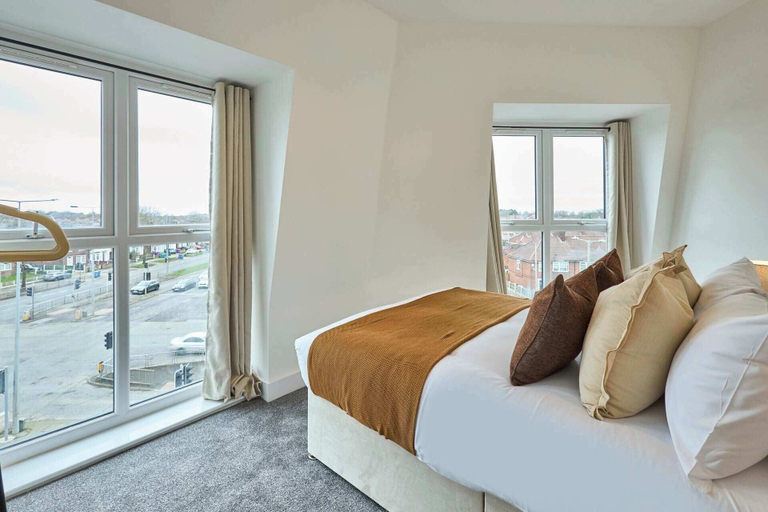 Room 5, Host Stay 18 Queens Court, Knowsley