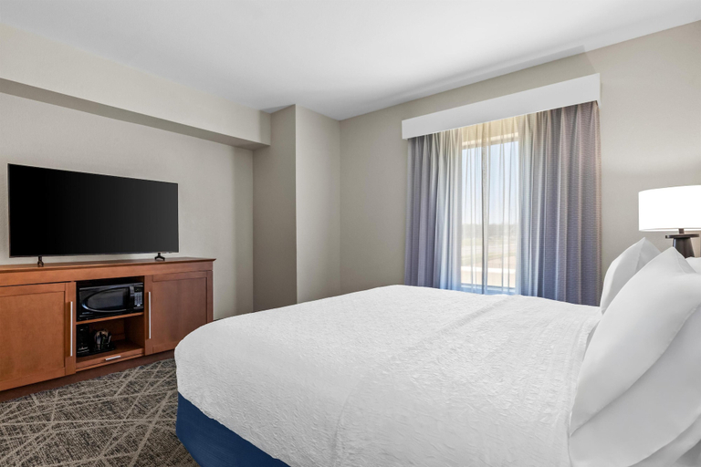 Bedroom 3, Hampton Inn & Suites Claremore, Rogers