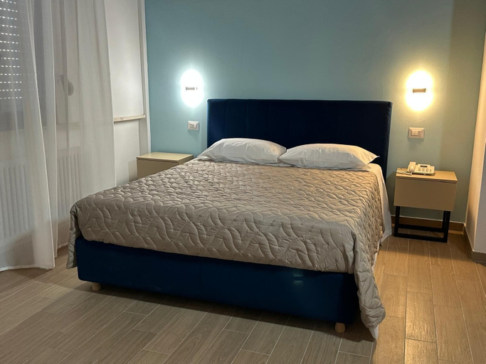 Room 4, Hotel Nova, Varese