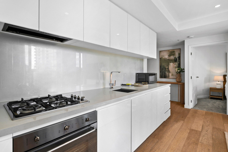 Private kitchen 4, Modern Apartment With Stunning Views in Southbank, Melbourne