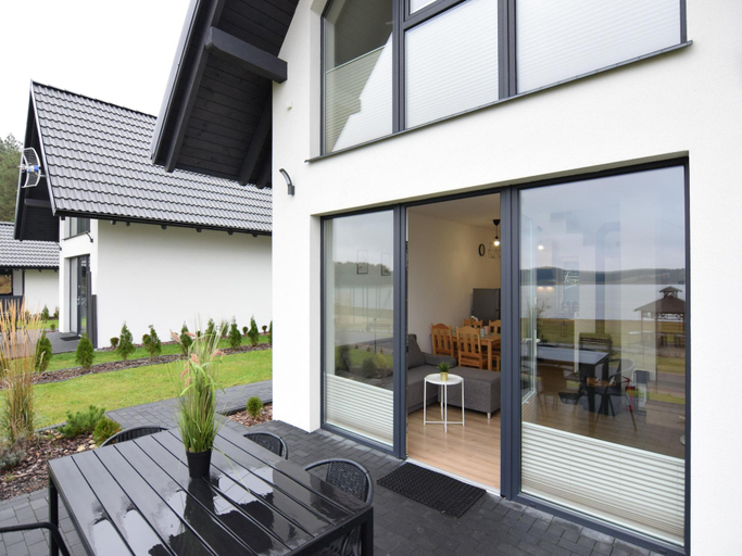 Exterior & Views 1, Cottage by Kiedrowickie Lake with Boat Access, Bytów
