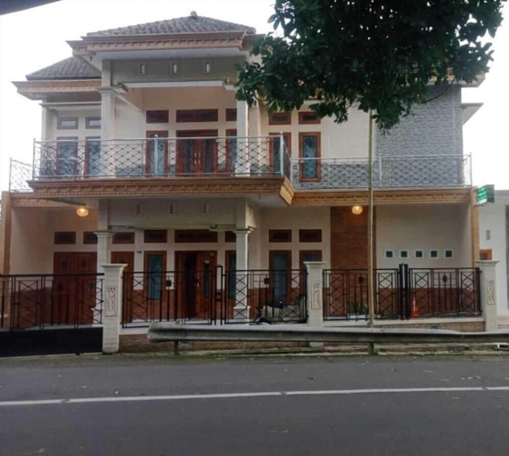 Exterior & Views 1, Mas Dylan Homestay Probolinggo, Probolinggo