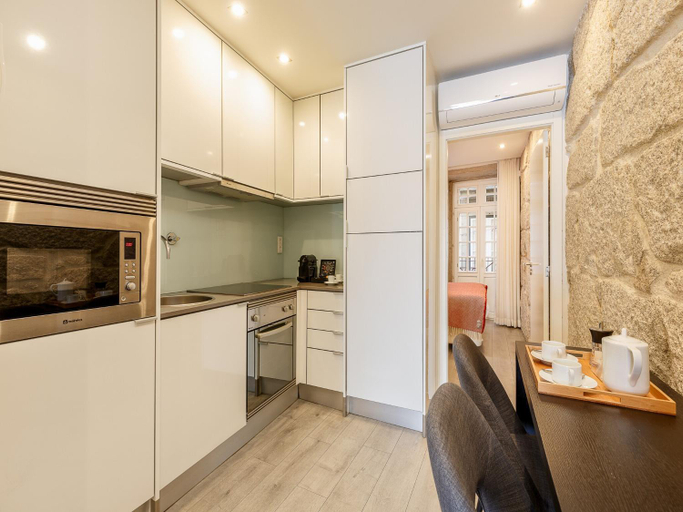 Kitchen 5, Charming riverview apartment in Porto, Porto