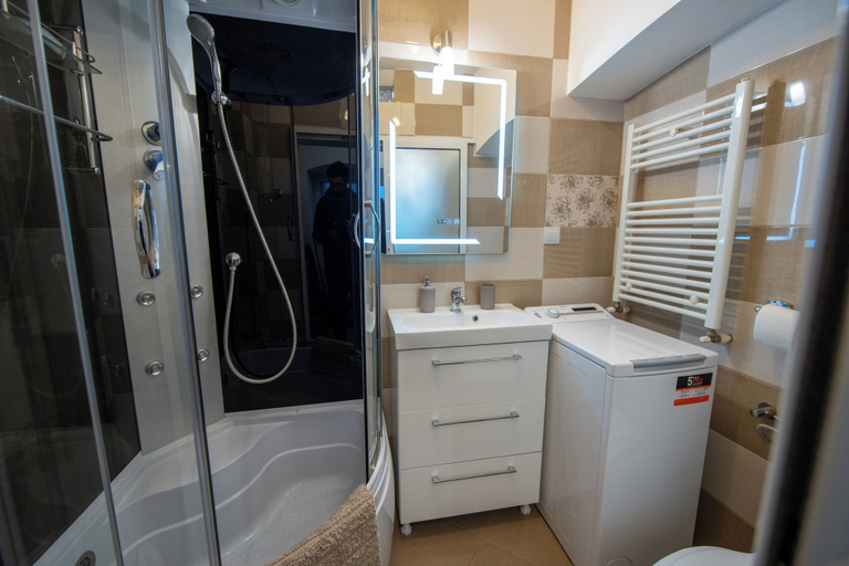 Bathroom 2, Barrique Schei 11, Brasov