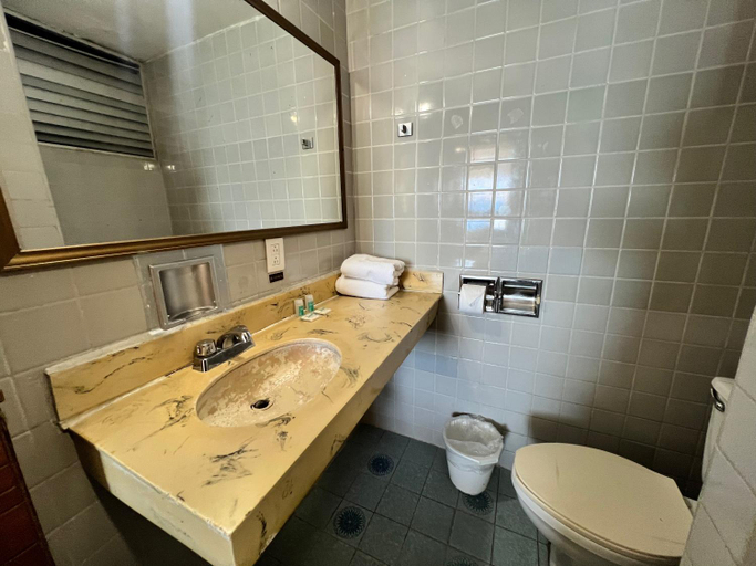Bathroom 5, Hotel De Cima, Mazatlán