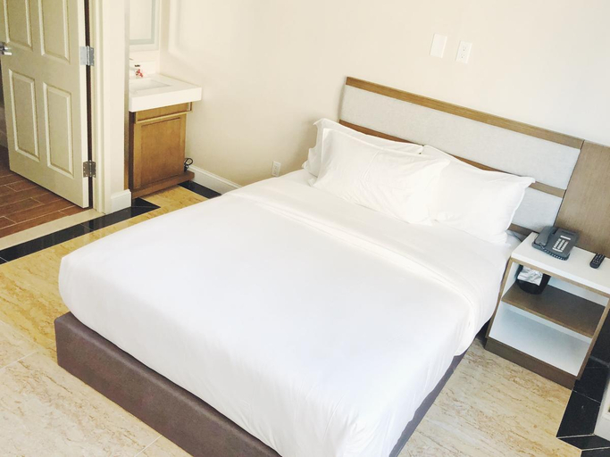 Bedroom 2, The Mayfair Inn & Suites, New York