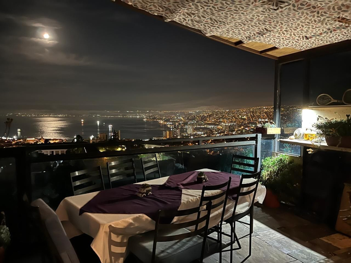Outdoor dining 2, Apart hotel JaguiHaus, Valparaíso