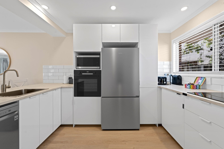 Private kitchen 4, Family Friendly 2 Bed Flat With Balcony, Maroochy - Mooloolaba