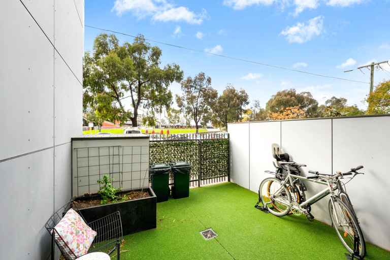 Reception 5, Two Bedroom Retreat Opposite Victoria Park, Melbourne