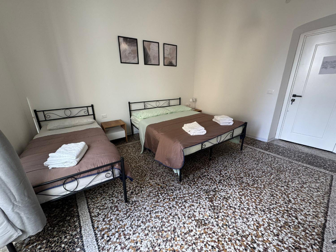 Bedroom 3, Mosaic Inn, Genova