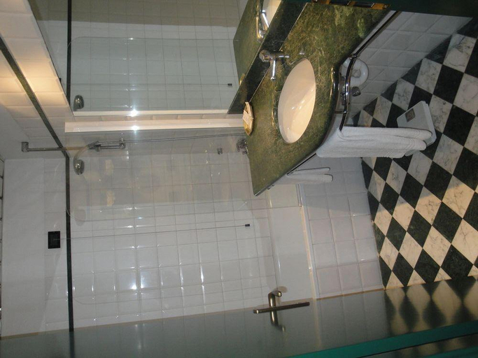 Bathroom 4, Hotel Due Mondi, Torino