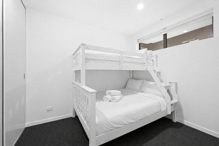 Room 3, Two Bedroom Retreat Opposite Victoria Park, Melbourne
