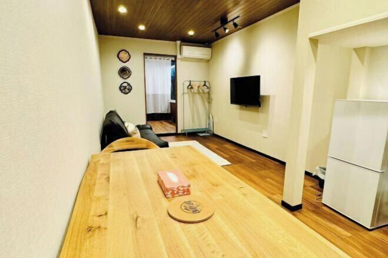 Room 2, luxuriant flowers, Osaka