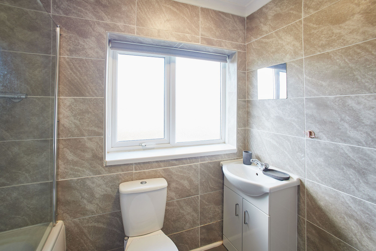 Room 3, Host Stay Highwood Avenue, Nottingham