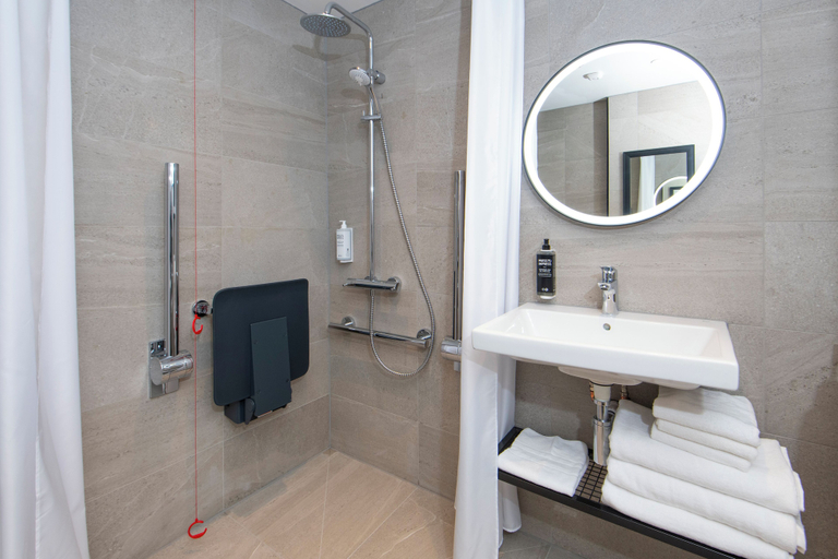 Bathroom 4, ibis Styles London Gatwick Airport, West Sussex