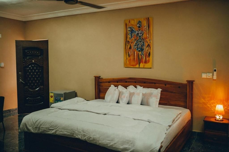 Room 3, Milady Hotel, Ga East
