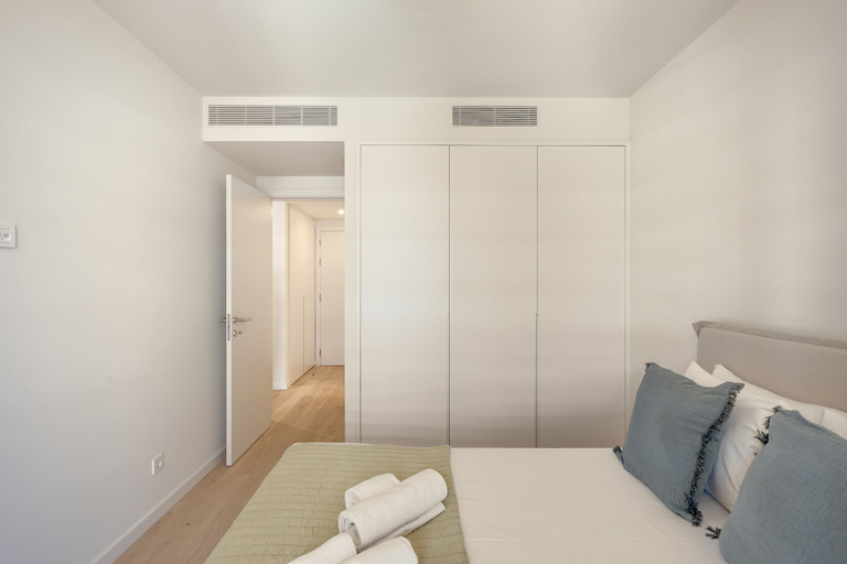 Room 3, Modern Lisbon W/ Balcony Pool II, Lisbon