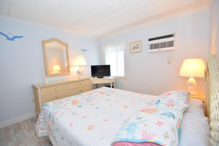 Room 2, Eldorado 2 1 Bedroom Condo, Worcester