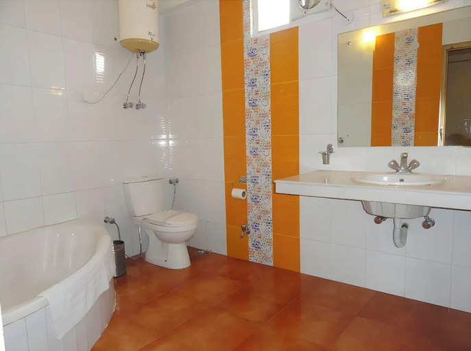 Bathroom, Hotel Park Paradise Manali, Kullu