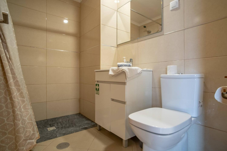 Bathroom 2, Vista Vieira Apartments, Funchal