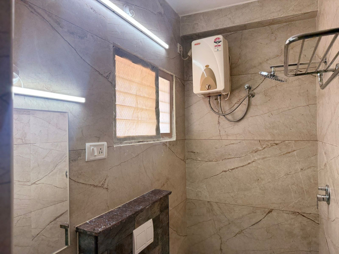Bathroom 4, Hotel South Avenue, Tirunelveli