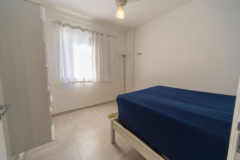 Room 3, Apto com Churrasqueira e Vaga a 200m da Praia, Guarujá