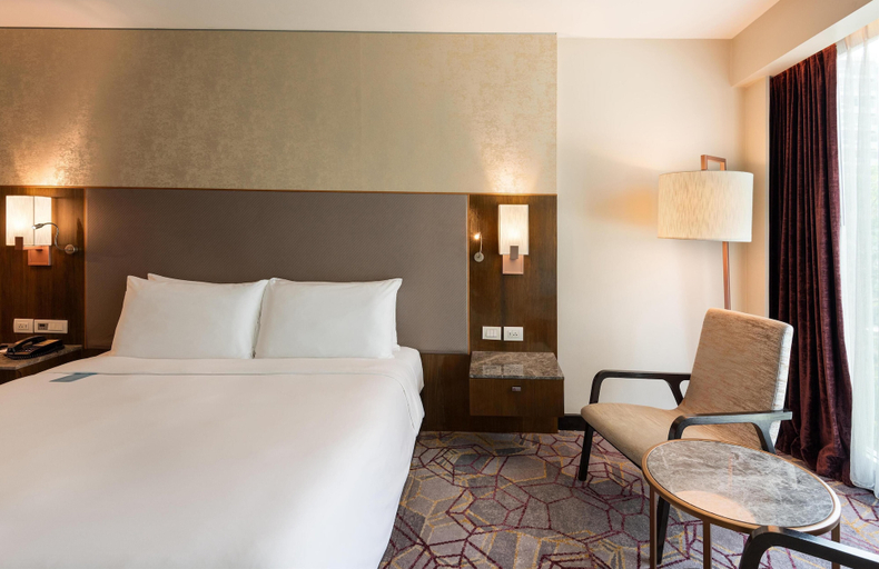 Bedroom 3, Radisson Suites Bangkok Sukhumvit, Wattana