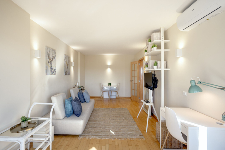 Living area 3, Olaias Modern W/ Garage by Homing, Lisbon