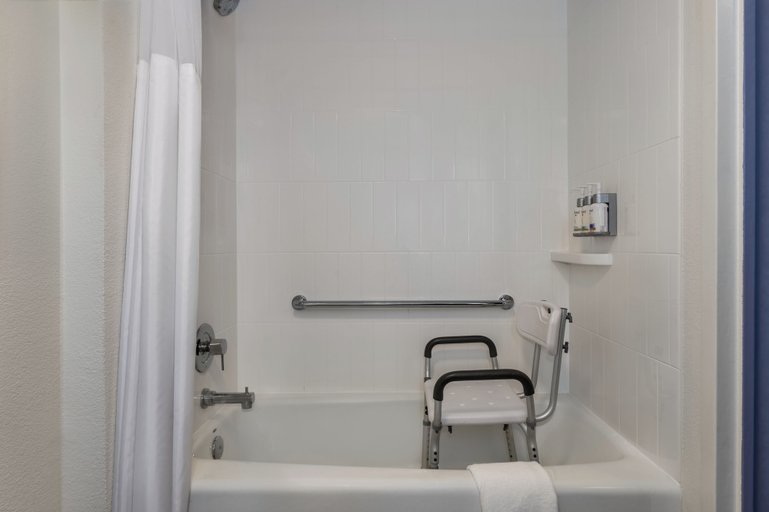 Bathroom 5, Lake Norman Inn and Suites, Mecklenburg