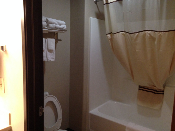 Bathroom 3, Logan Creek Inn, Cedar