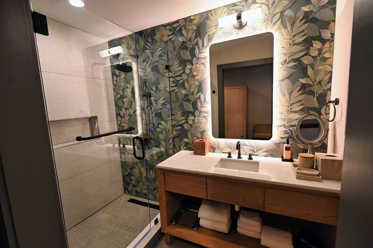 Bathroom 4, The Mindaro, part of JdV by Hyatt, Multnomah