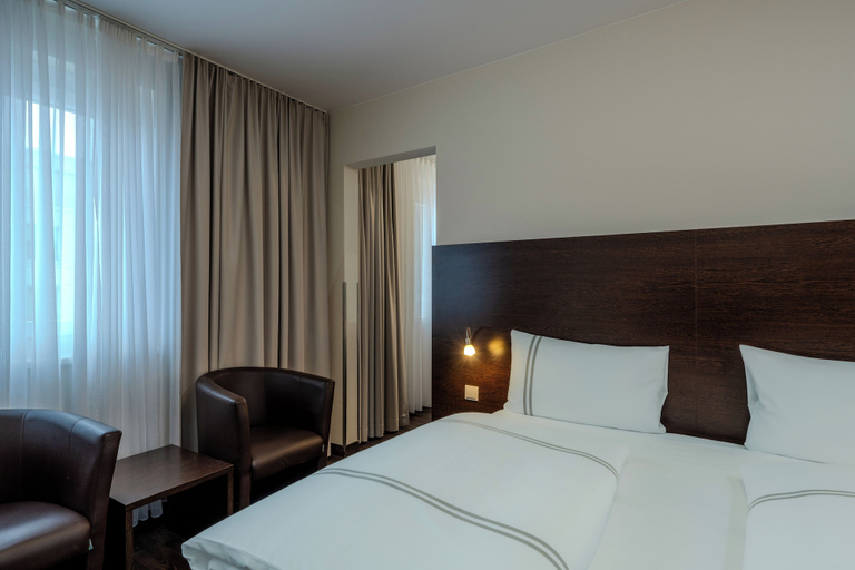Bedroom 3, Premier Inn Berlin City Spittelmarkt, Berlin