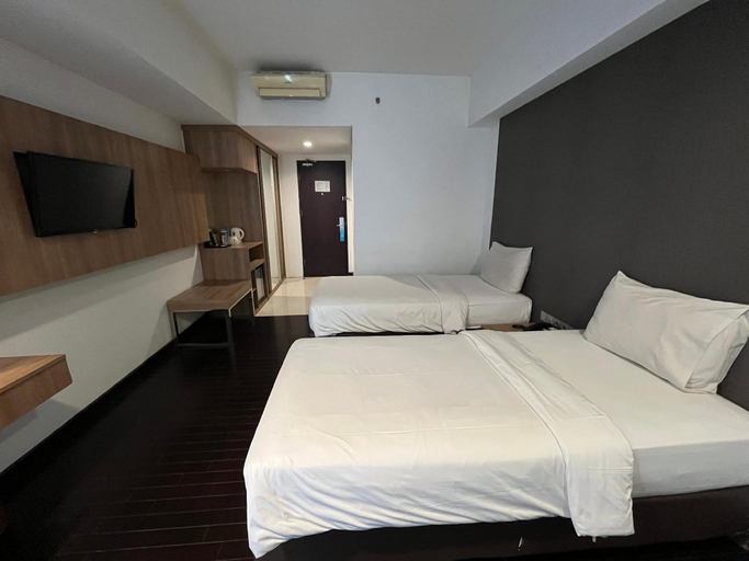 bedroom 13