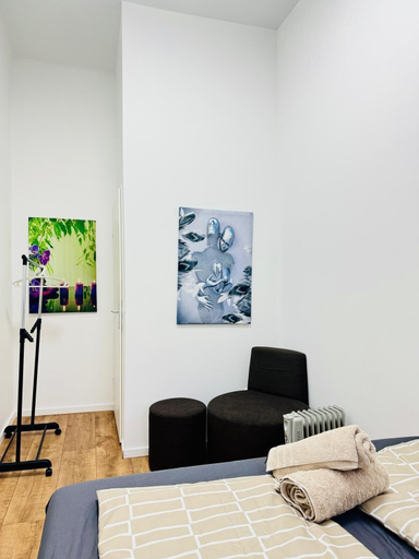 Room 2, Stylish 9BR Apartment for 18 Guests, Wien