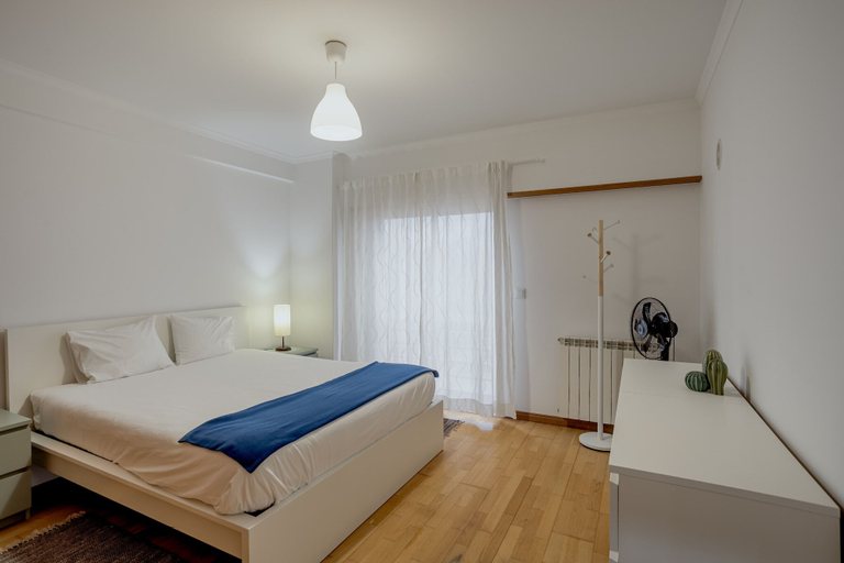 Room 4, Carcavelos Modern Apartment by Homing, Cascais