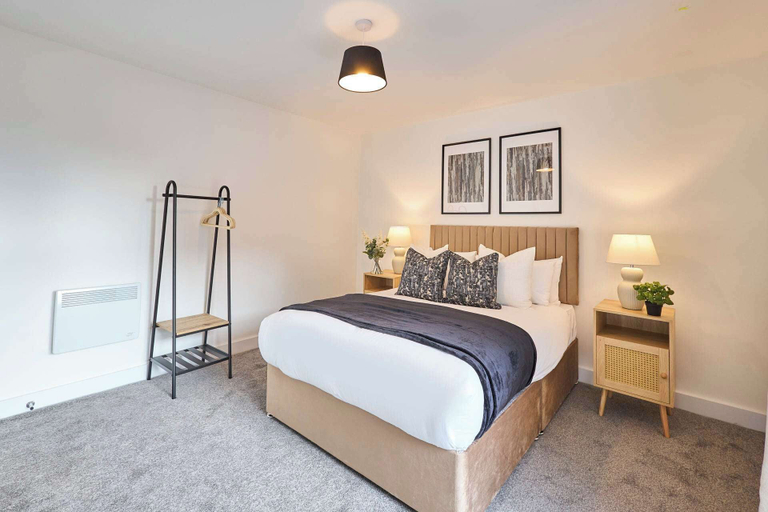 Room 5, Host Stay 10 Queens Court, Knowsley