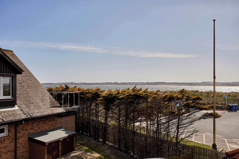 Room 5, Host Stay - Baywatch, Northumberland