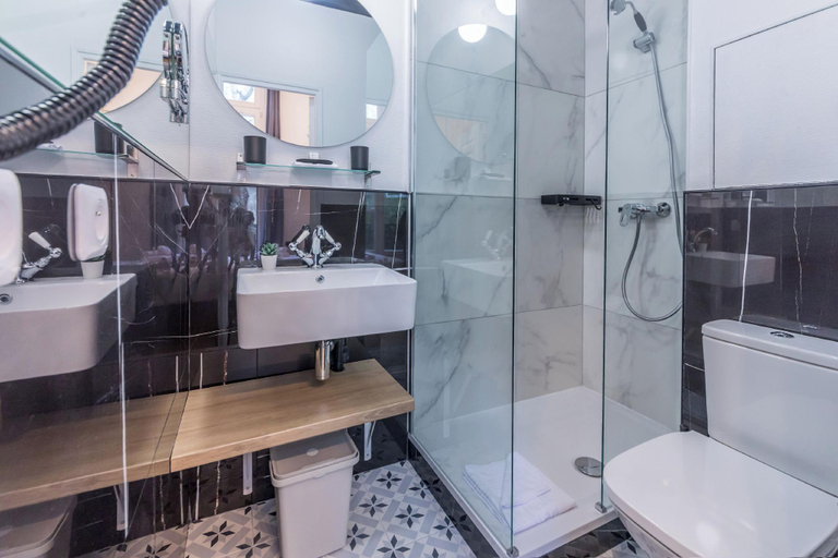 Bathroom 3, WS Champs-Elysees - Colomb, Paris