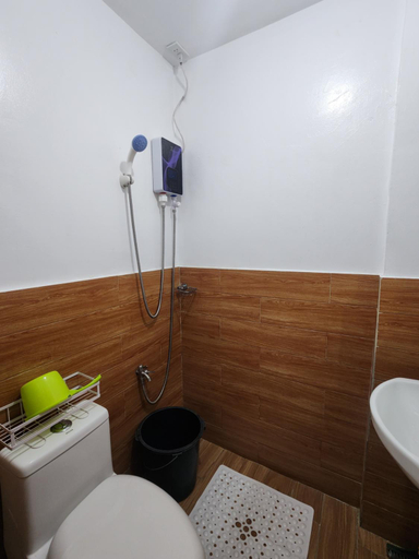 Bathroom, Caishen Apartelle The Traveler Accomodation, Silang