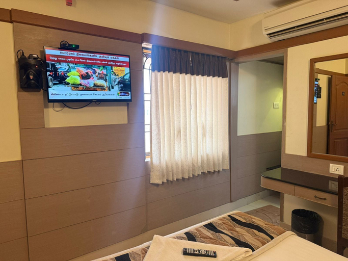 Others 5, Hotel South Avenue, Tirunelveli