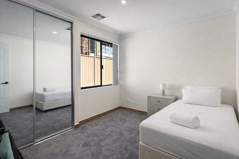 Room 2, Spacious 4 bed Home With Open Plan Living, Perth